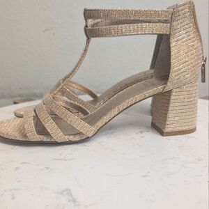 NWoT Adrianna Papell Daisy Gold Open Toe Sandals US 7.5